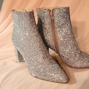 NWT Betsey Johnson Cady Silver Booties 6.5